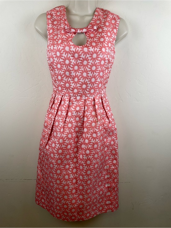 Badgley Mischka Dresses & Skirts - Badgley Mischka  Belle Coral and White Floral Keyhole Sleeveless Dress